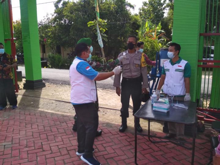 TMMD Bojonegoro, Polisi Tambakrejo Tak Luput Dicek Suhu Tubuh